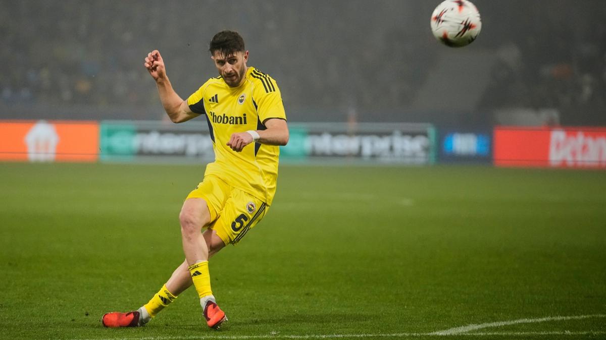 Fenerbahe'ye kt haber! ki futbolcu cezal duruma dt