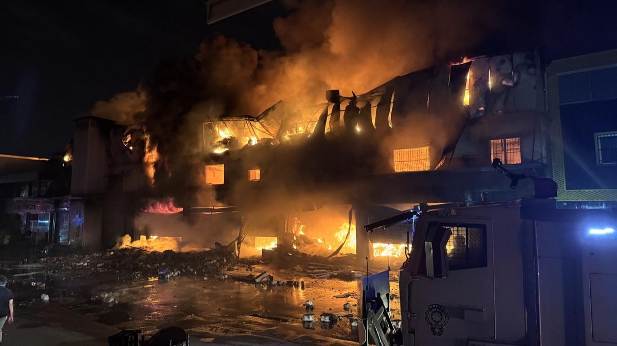 Adana'da hrdavat dkkannda yangn