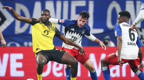 Borussia Dortmund galibiyeti son dakikada kard