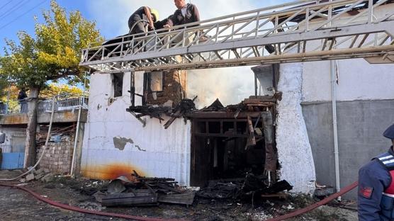 Burdur'da evde yangın: 2 ölü