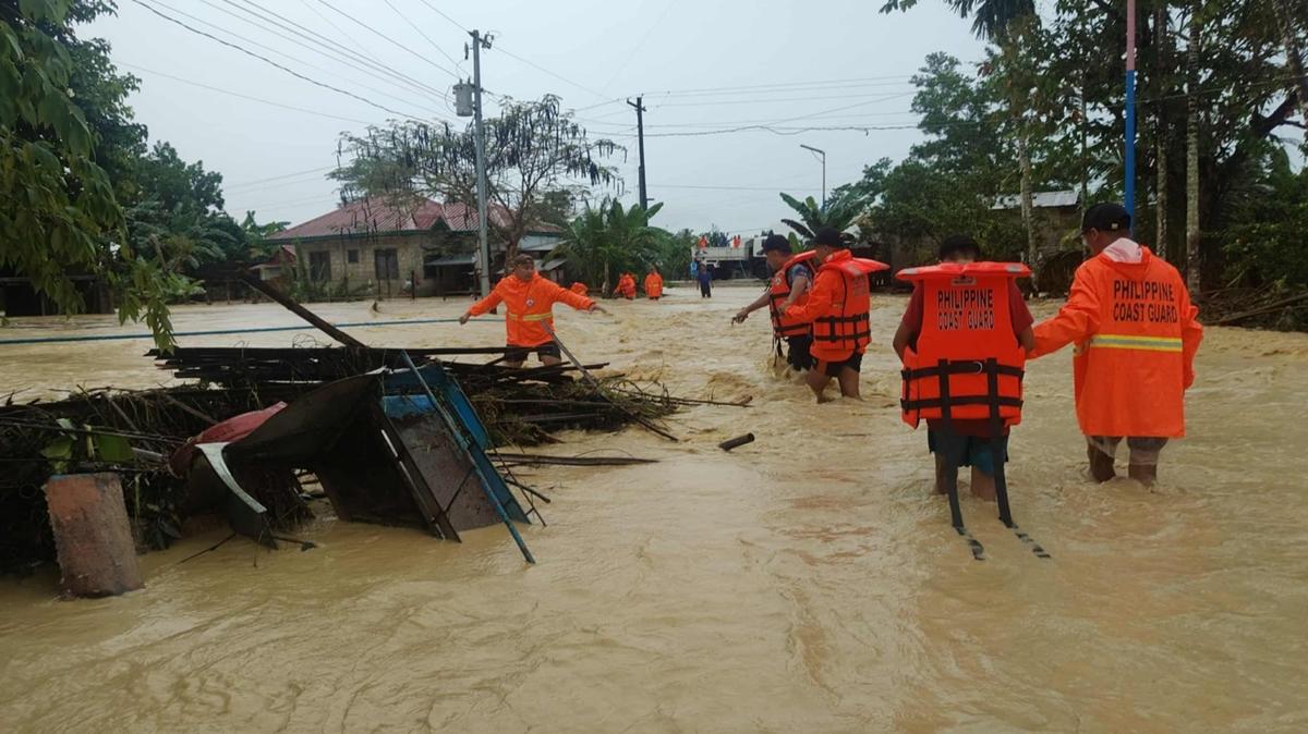 Filipinler'i Kalmaegi Tayfunu vurdu: Can kaybnda korkutan art