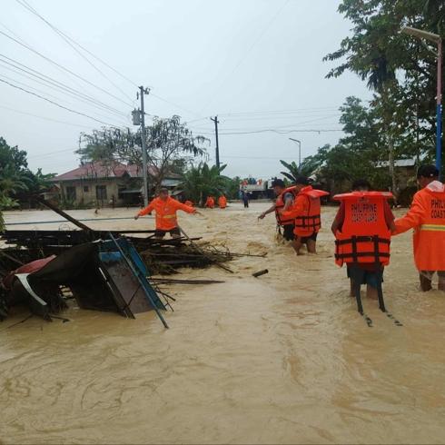 Filipinler'i Kalmaegi Tayfunu vurdu: Can kaybnda korkutan art