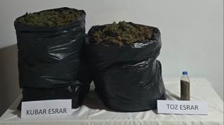 Jandarmadan nokta operasyon: Topran altnda kilolarca esrar karld