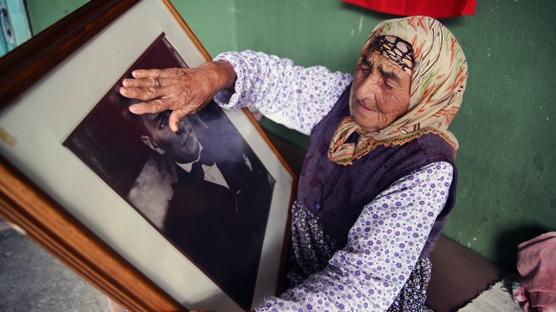 Cennet nine, Atatrk' ocukluunda ezberledii iirle anyor