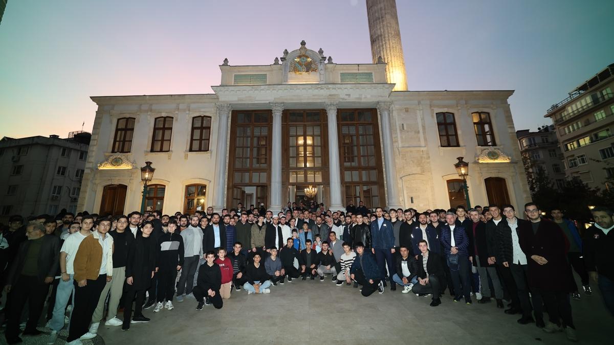 Tevikiye Camii'nde Bu Kez; TGVA'l Genler Sabah Namaznda Bulutu