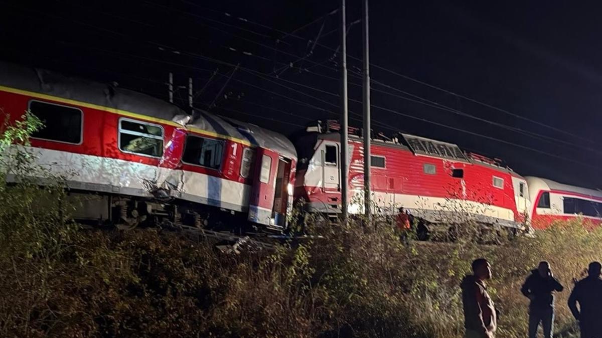 ki tren arpt! Onlarca yolcu yaral