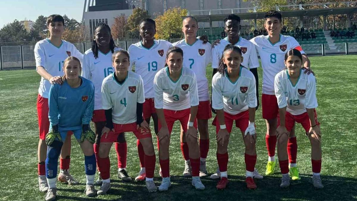 Kayseri Kadn FK 3'de 3 yapt  