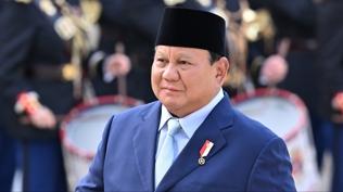 Eski diktatr 'ulusal kahraman' ilan edildi