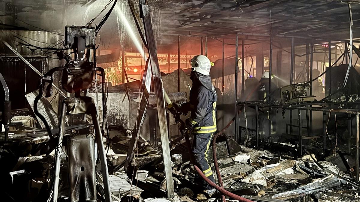 Antalya'da sahildeki kafede yangn