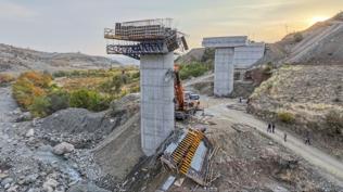 Diyarbakr'da viyadk inaat facias! Bakan Tun: Bir Cumhuriyet basavc vekili ve iki Cumhuriyet savcs grevlendirildi