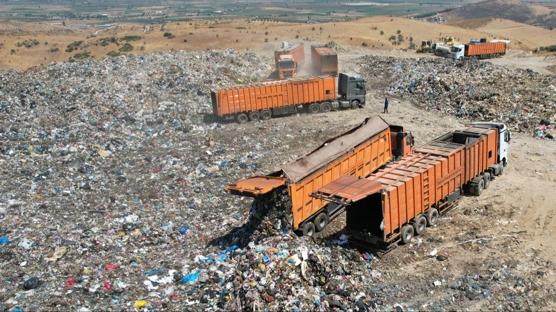 Çöp krizinde yol kapama resti