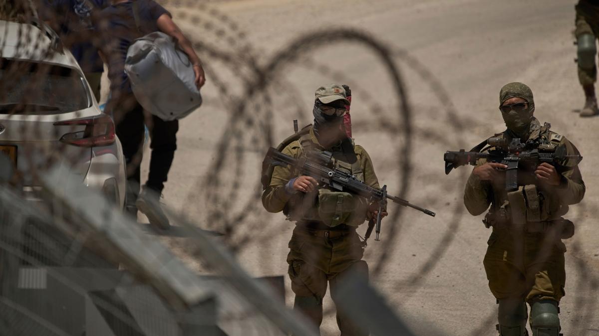 Soykırımcıdan Suriye'de işgal! Kuneytra'ya giriş-çıkışlar engellendi
