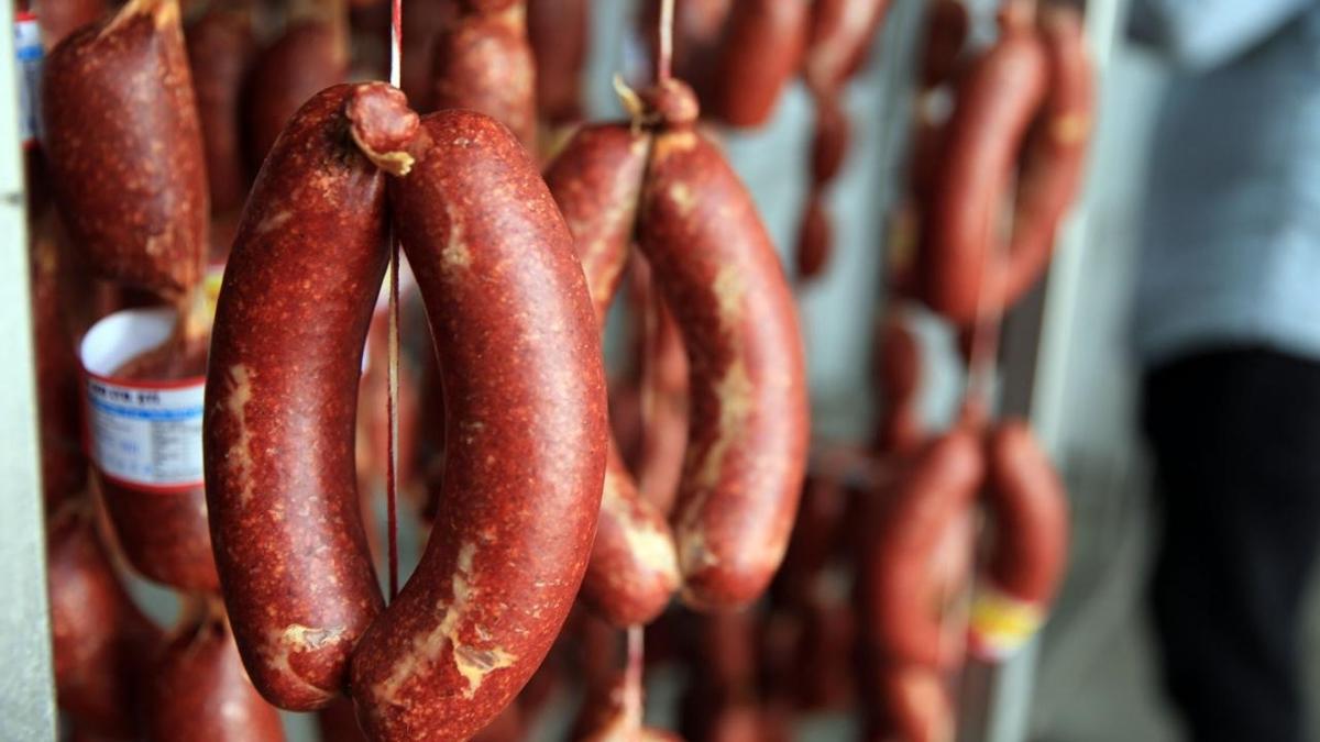 Sucuk diye eek eti yedirmiler: Hileli gdalar bir bir ifa oldu