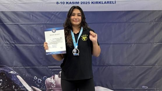 Sudenas akmak, 3 kez Trkiye rekoru krd