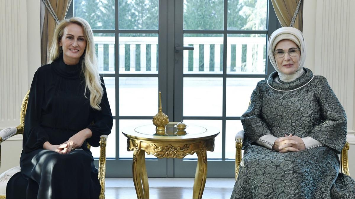 Emine Erdoan, KKTC Cumhurbakan Erhrman'n ei Nilden Bekta Erhrman ile grt