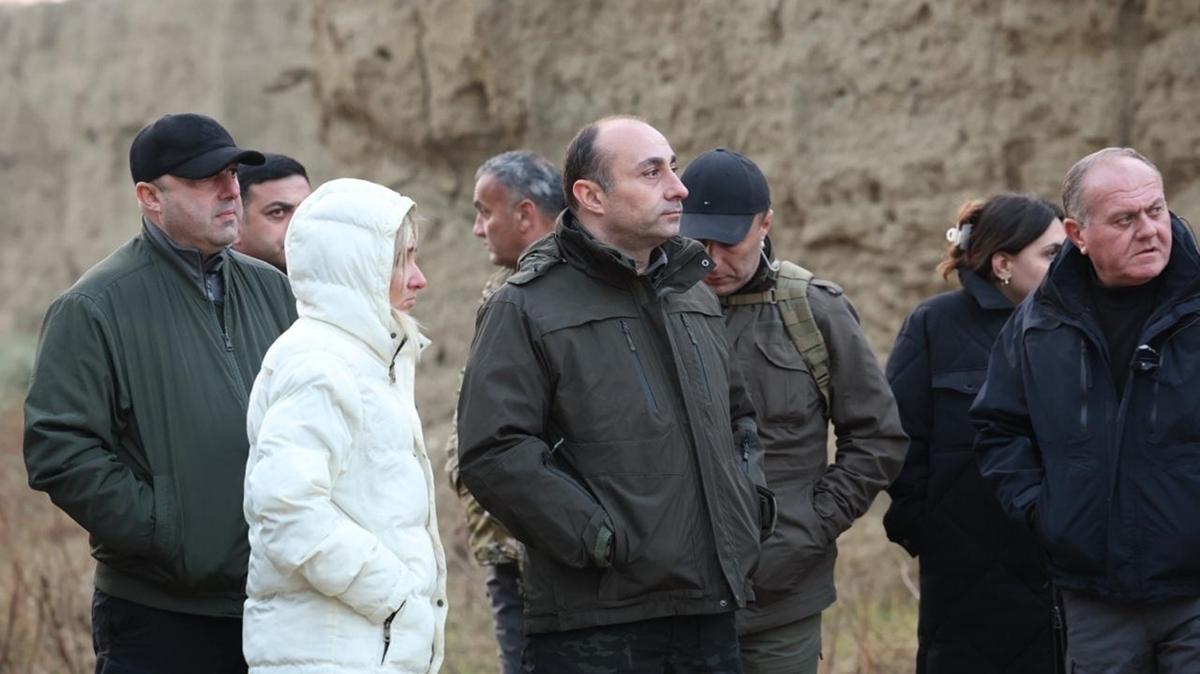 Grcistan'da askeri kargo uann arama kurtarma almalarnda 1000'den fazla kii yer ald