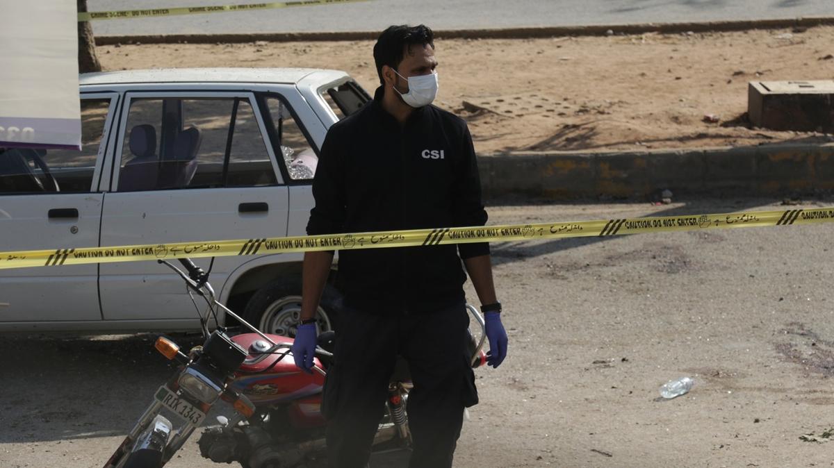 Pakistanl bakandan Afganlara ''terr'' sulamas