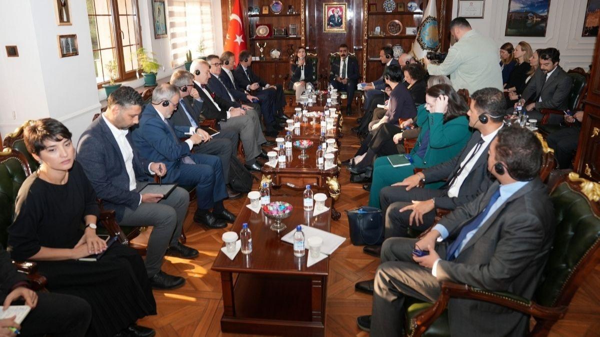 AB Trkiye Delegasyonu ve 17 bykeliden Diyarbakr ziyareti 