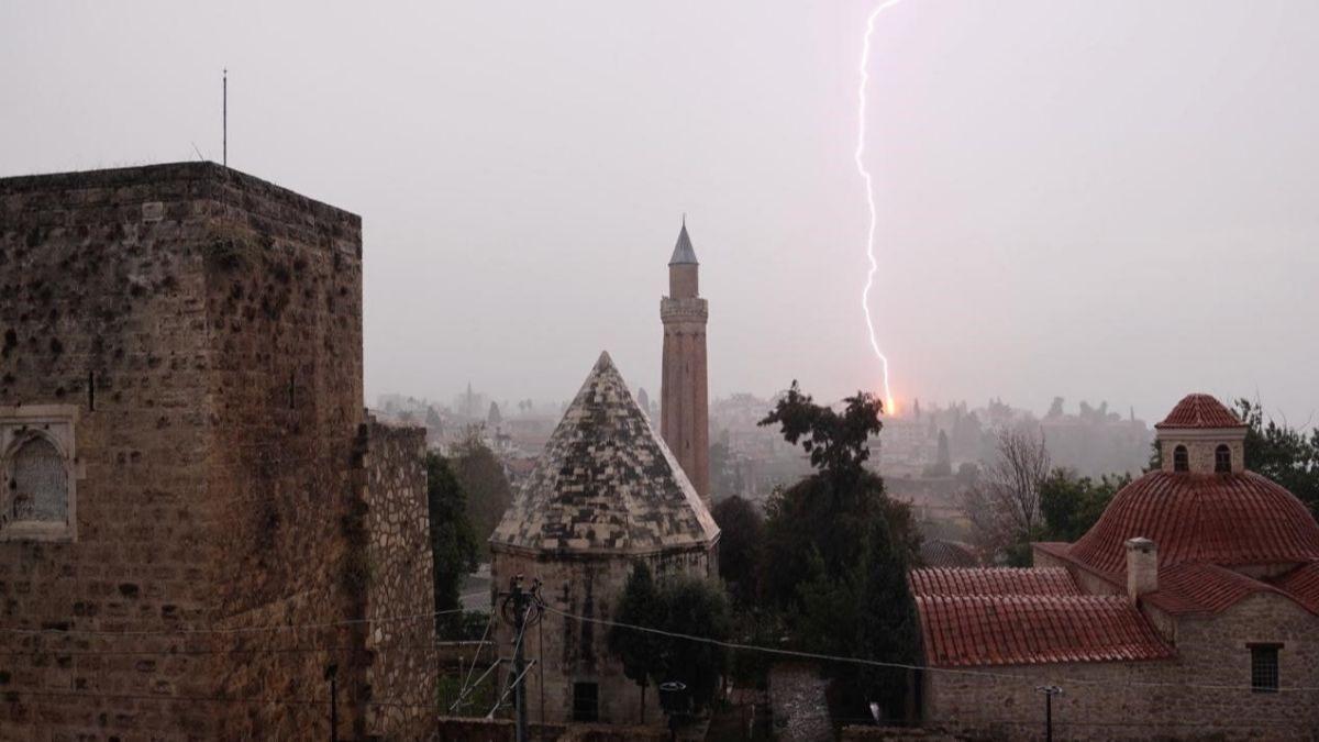 Meteoroloji'den kritik uyar: Baz illerde kuvvetli saanak ve kar bekleniyor