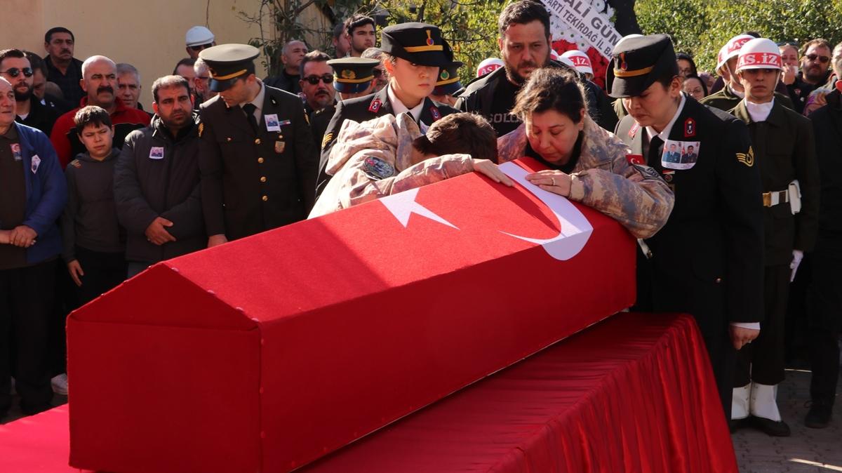 Tekirdal ehide veda: Ei ve olu askeri kyafet giydi