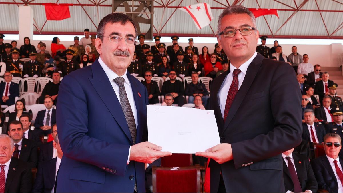 KKTC Cumhurbakan Erhrman, Cumhurbakan Yardmcs Ylmaz ile grt