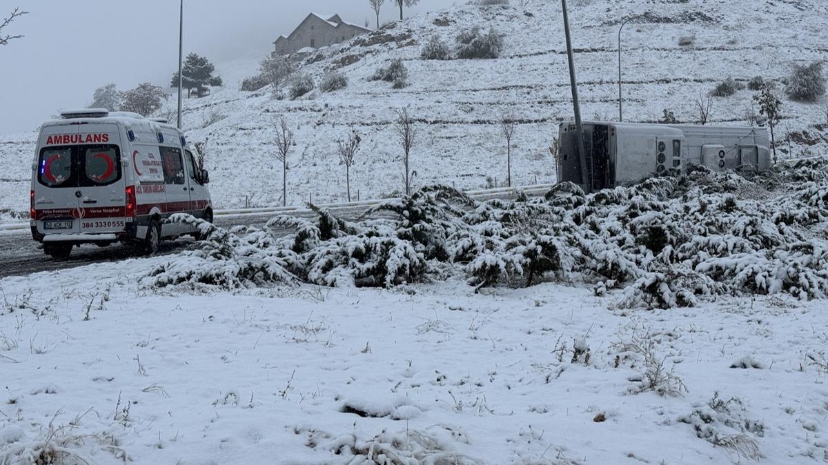 Nevehir'de feci kaza: i servisi yan yatt 