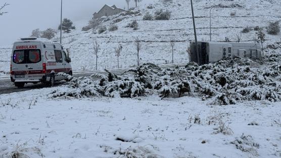 Nevşehir'de feci kaza: İşçi servisi yan yattı