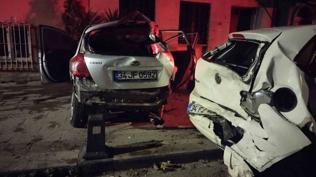 Üsküdar'da kaza: 2 kişi yaralandı