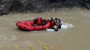 Hakkari'de pikap Zap Suyu'na düştü: 2 can kaybı