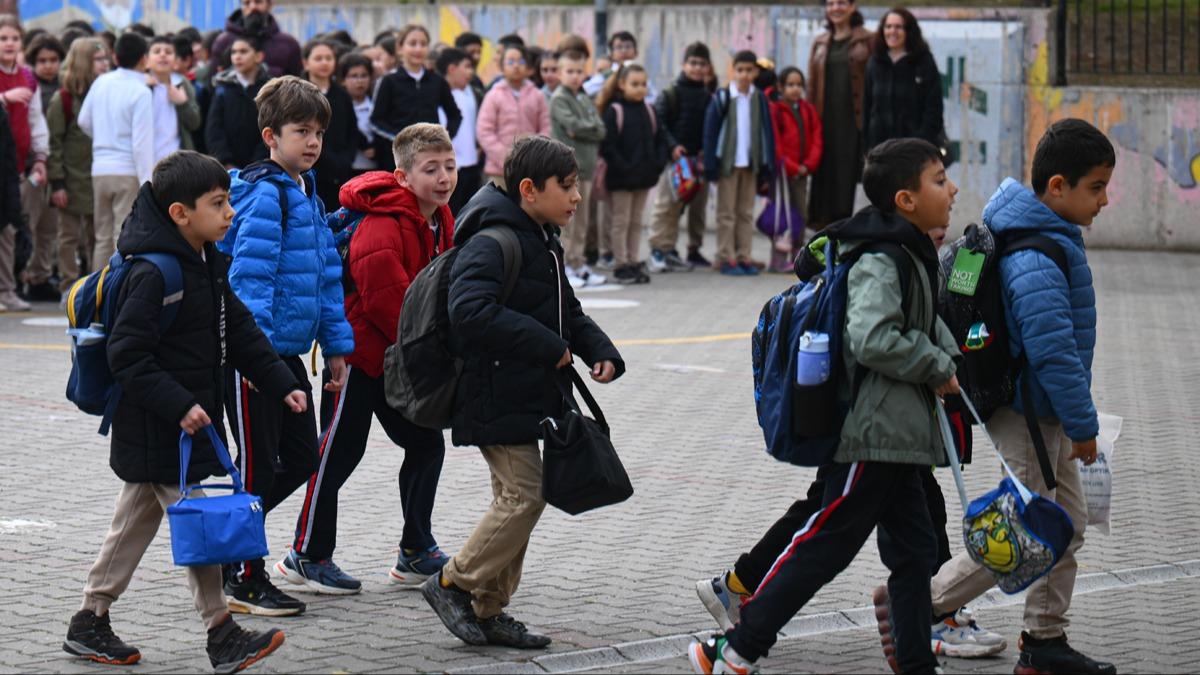 lk ara tatil bitiyor! 20 milyon renci yarn ders ba yapacak