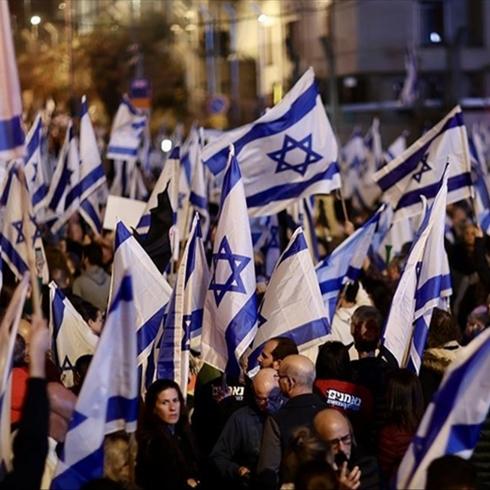 srailliler, hkmetin 7 Ekim'deki baarszlklarnn aratrlmas iin komisyon kurulmas talebiyle gsteri dzenledi