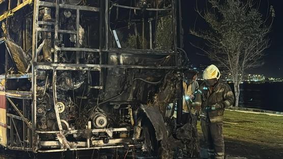 İzmir'de seyir halindeki otobüste yangın