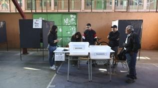 Şili'de devlet başkanı seçimi... Oy kullanma işlemi başladı