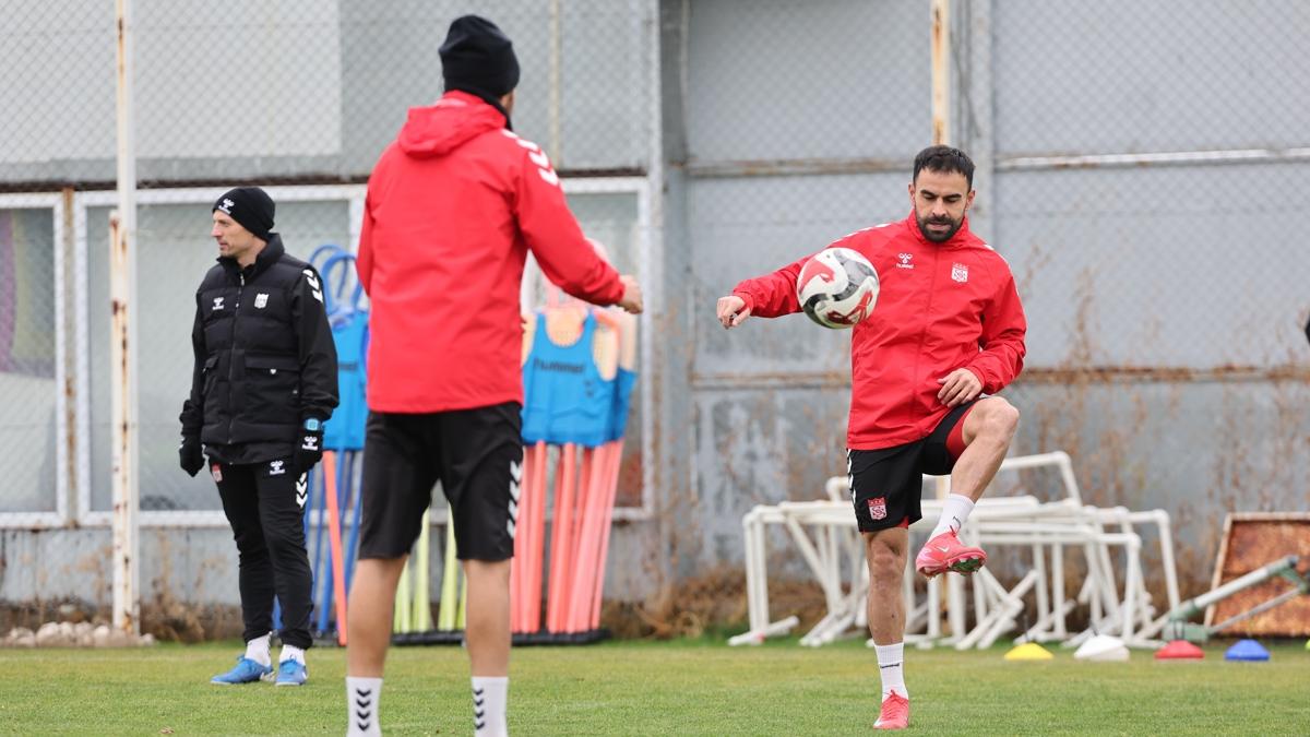 Sivasspor, Esenler Erokspor mesaisine devam ediyor