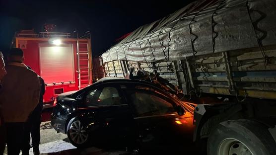 Afyonkarahisar'da otomobil tra arpt: 2 can kayb