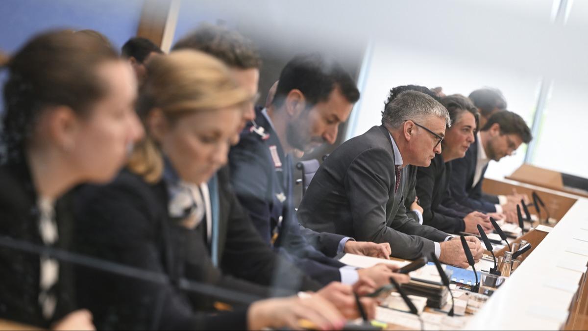 İsrail'e silah yolunu açtı