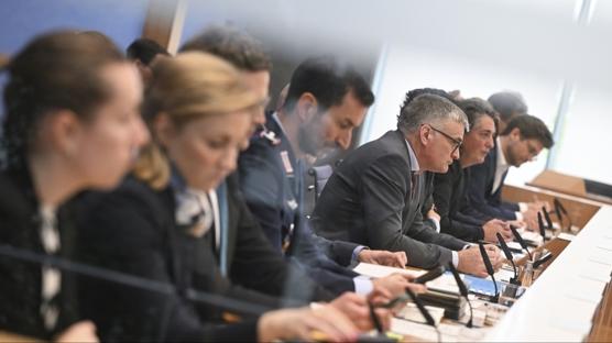 srail'e silah yolunu at