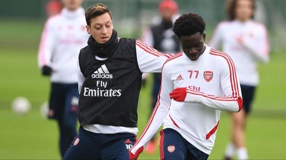 Bukayo Saka'dan Mesut Özil'e övgü