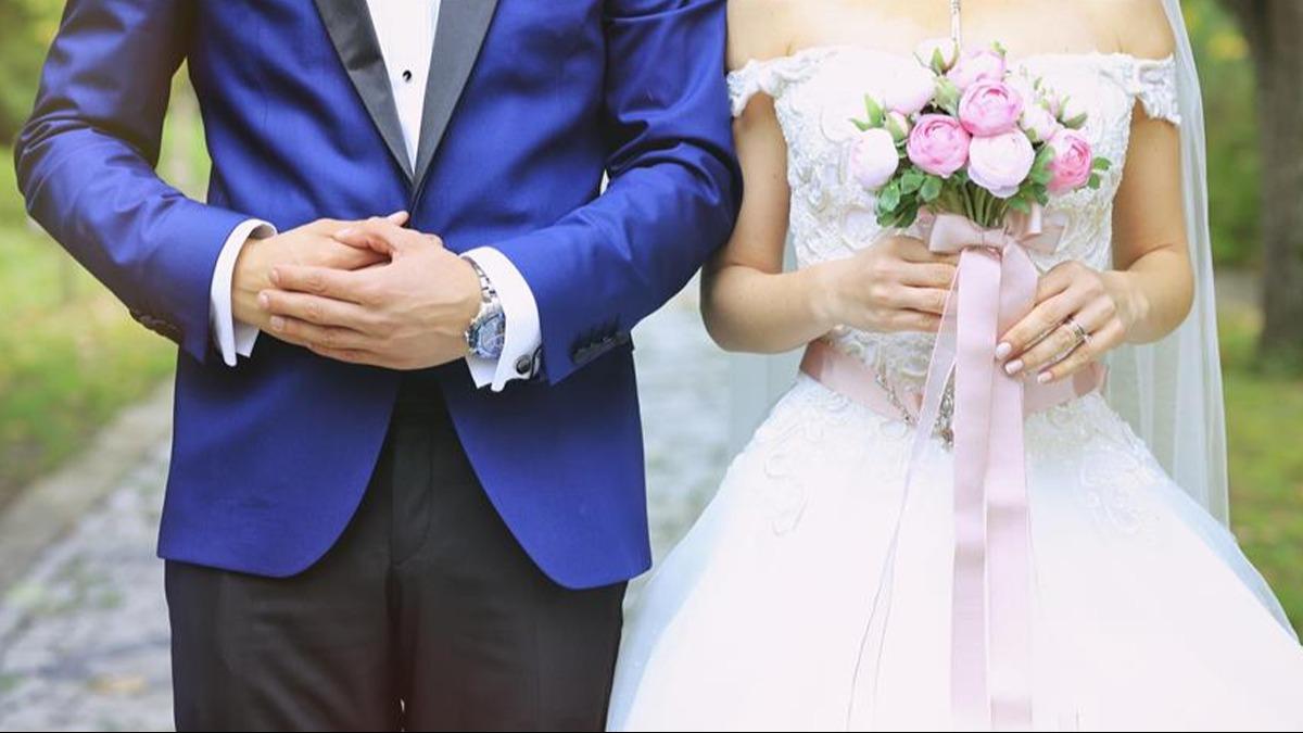 'rnek albm' diye mterilere gsterdi