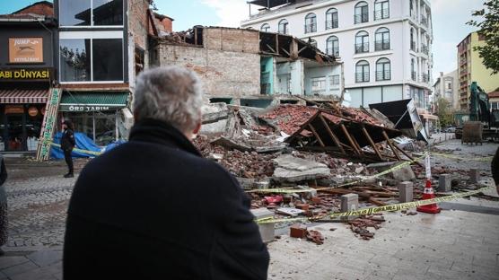 Sındırgı'da peş peşe depremler: Evleri hasar gören vatandaşlar geçici konutlara yerleştiriliyor