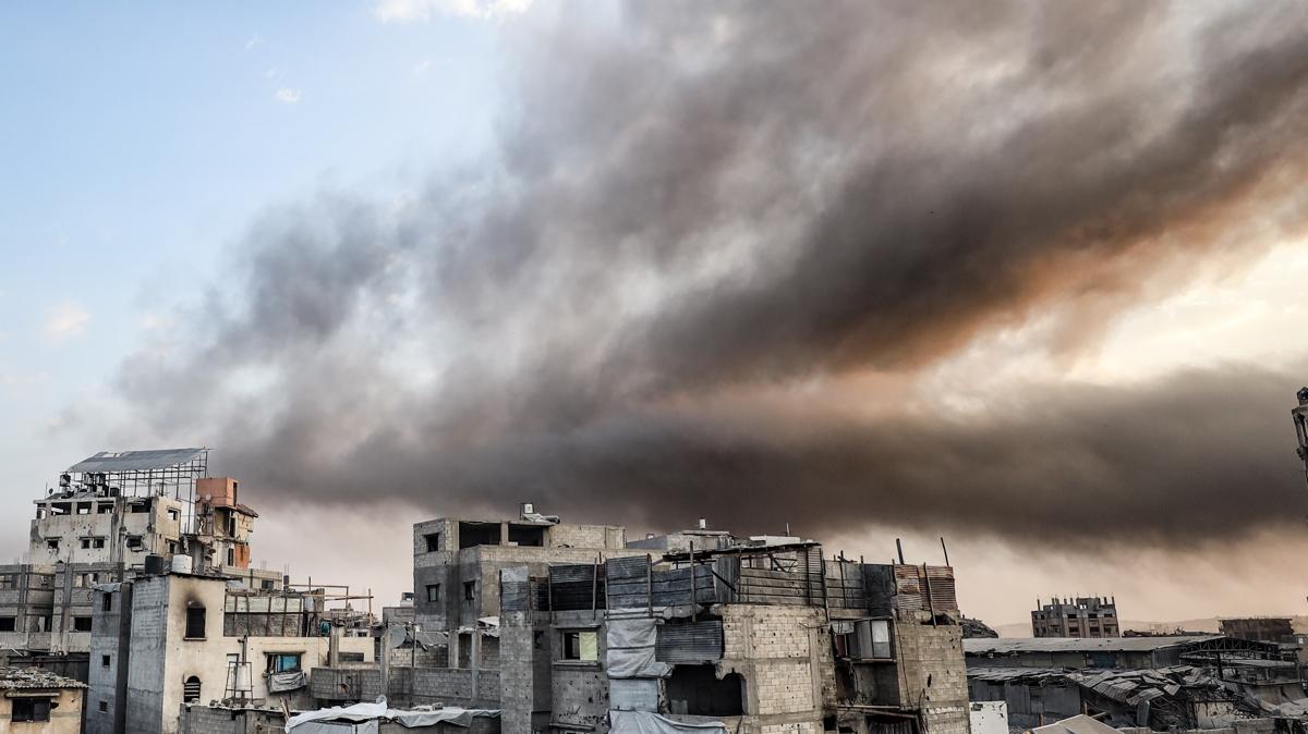 Soykrmc srail'den Gazze'de okula saldr... 10 kii yaraland