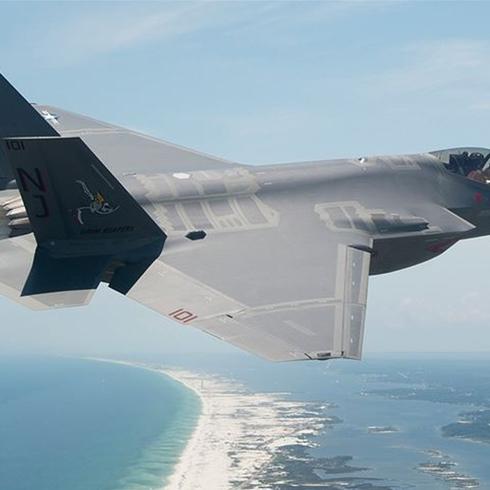 F-35 sat onayland