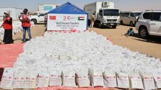 Türk Kızılaydan Sudan'da yerinden edilenlere gıda desteği