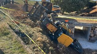 Uşak'ta feci olay: Kepçe devrildi 1 kişi hayatını kaybetti