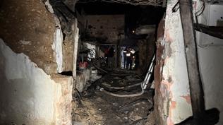 2 katlı evde yangın: 1 cansız beden bulundu