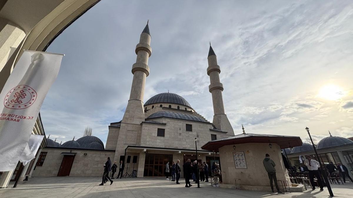 Balkanların en büyük camisini Türkiye yaptı: 'Yeni Cami' Kırcaali'de açıldı