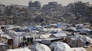 Katil srail atekes dinlemiyor! Okula bombal saldr: Yarallar var