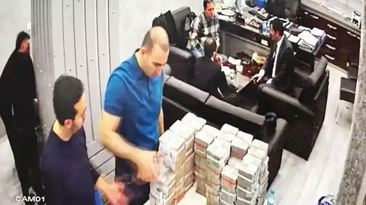 CHP'deki para kuleleri soruturmasnda yeni gelime: Dava ertelendi