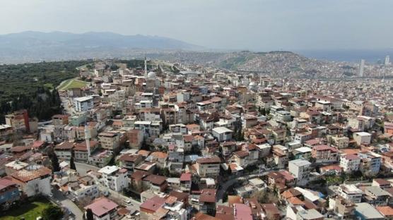 Evlerde atlak olutu, geceyi sokakta geirdiler