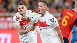 Deniz Gül sahne aldı!